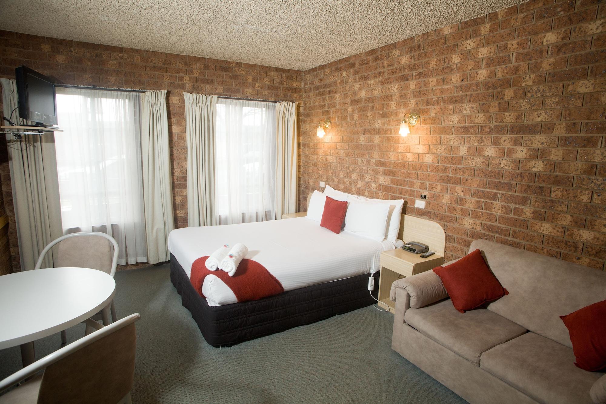 Courtyard Motor Inn Шепъртън Екстериор снимка