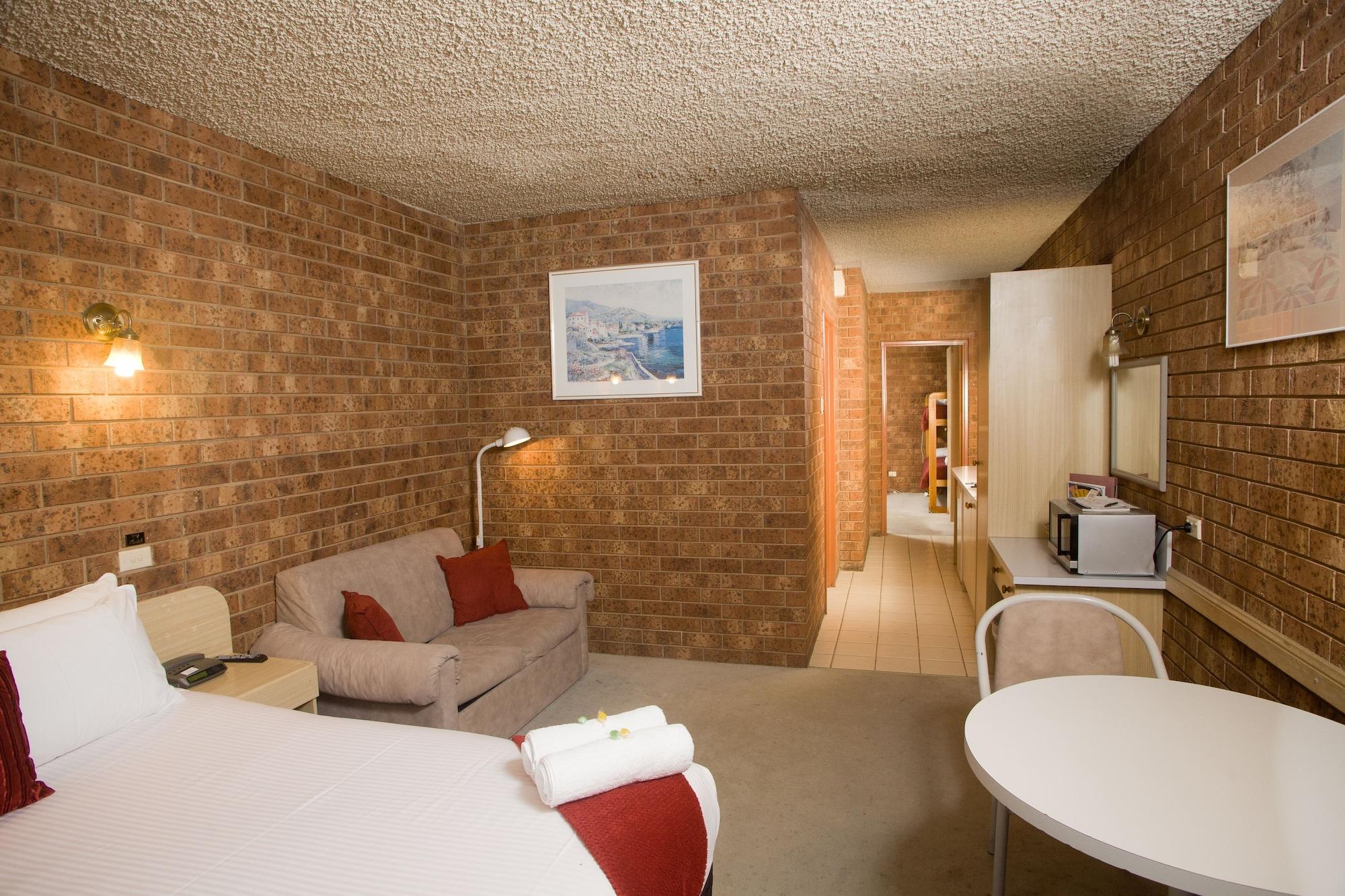 Courtyard Motor Inn Шепъртън Екстериор снимка
