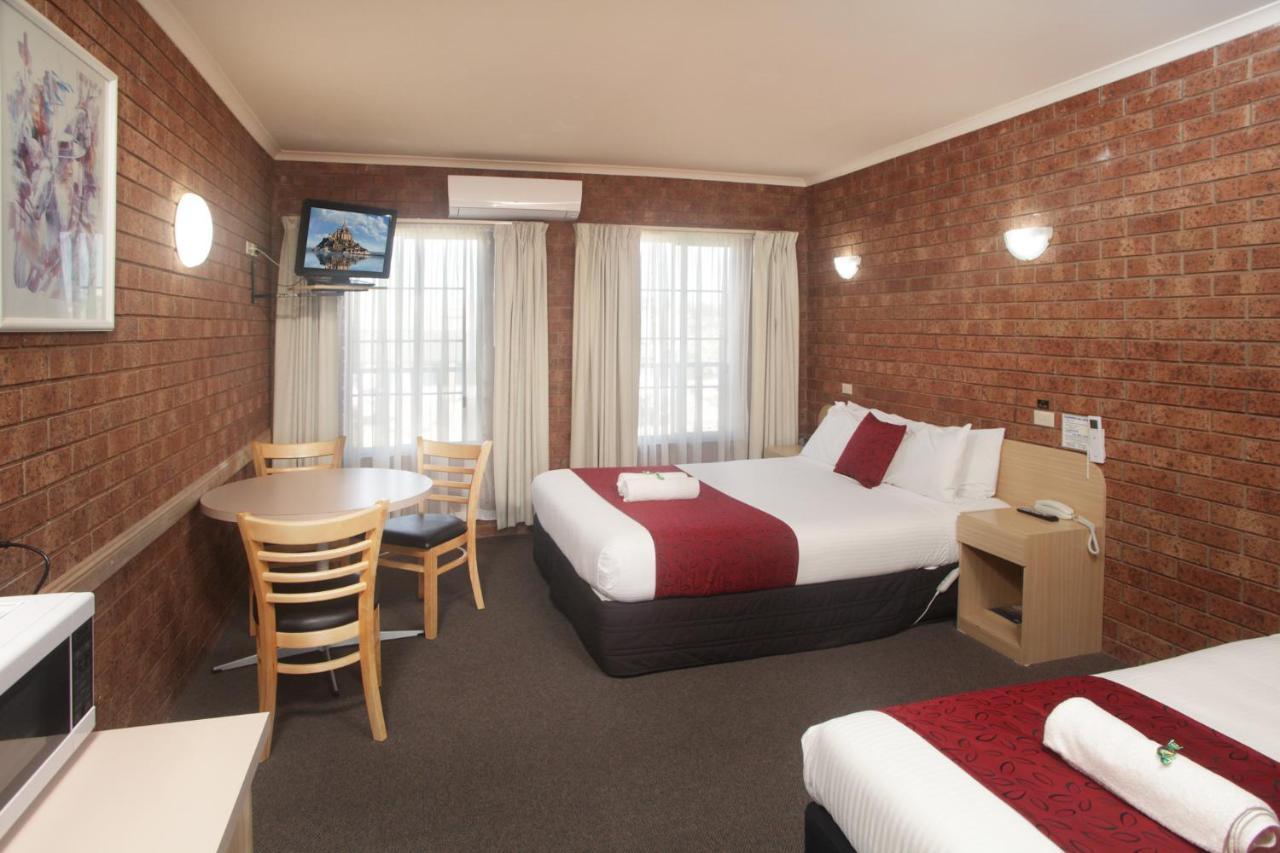 Courtyard Motor Inn Шепъртън Екстериор снимка
