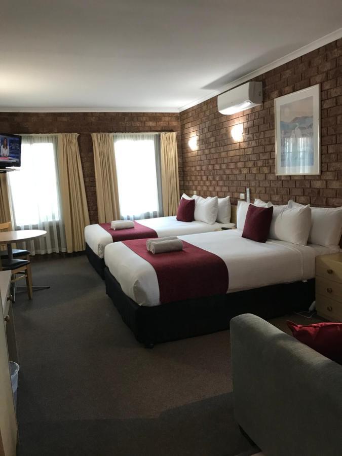 Courtyard Motor Inn Шепъртън Екстериор снимка