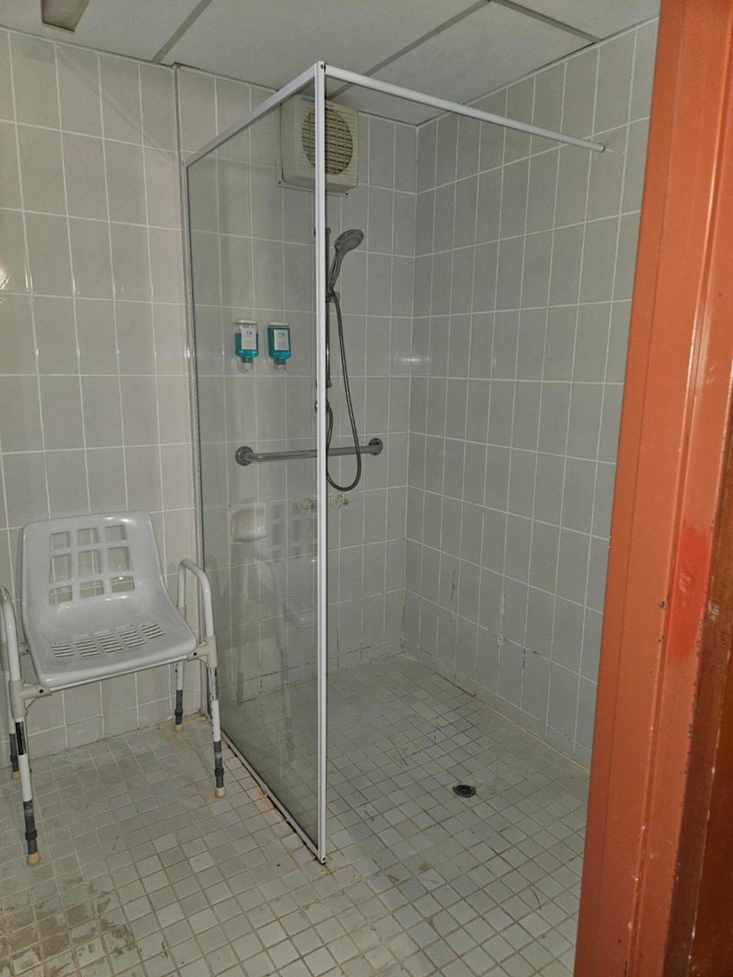Courtyard Motor Inn Шепъртън Екстериор снимка